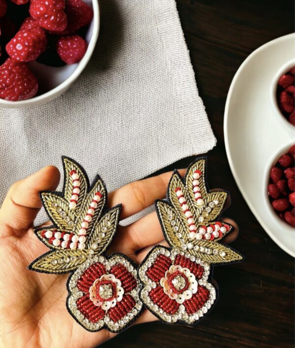 Flower collar brooch set