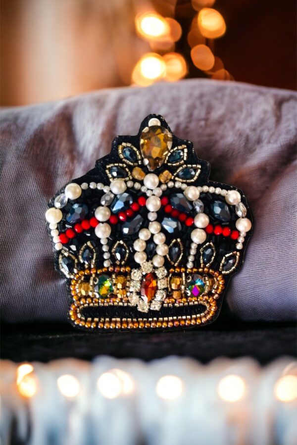 Black crown brooch