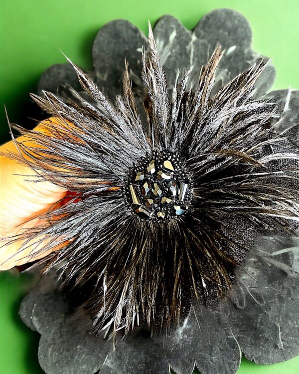 The black feather flower brooch