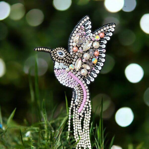 The LUXE Hummingbird’s brooch