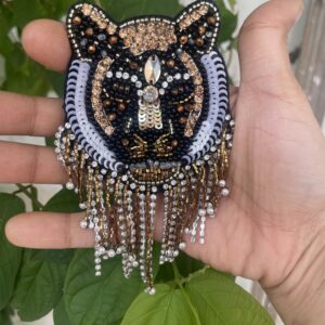 Tiger brooch (with strings )