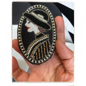 Lady brooch in black