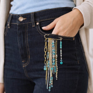 Safety pin brooch (sky blue )