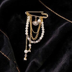 Safety pin brooch ( shell charm)